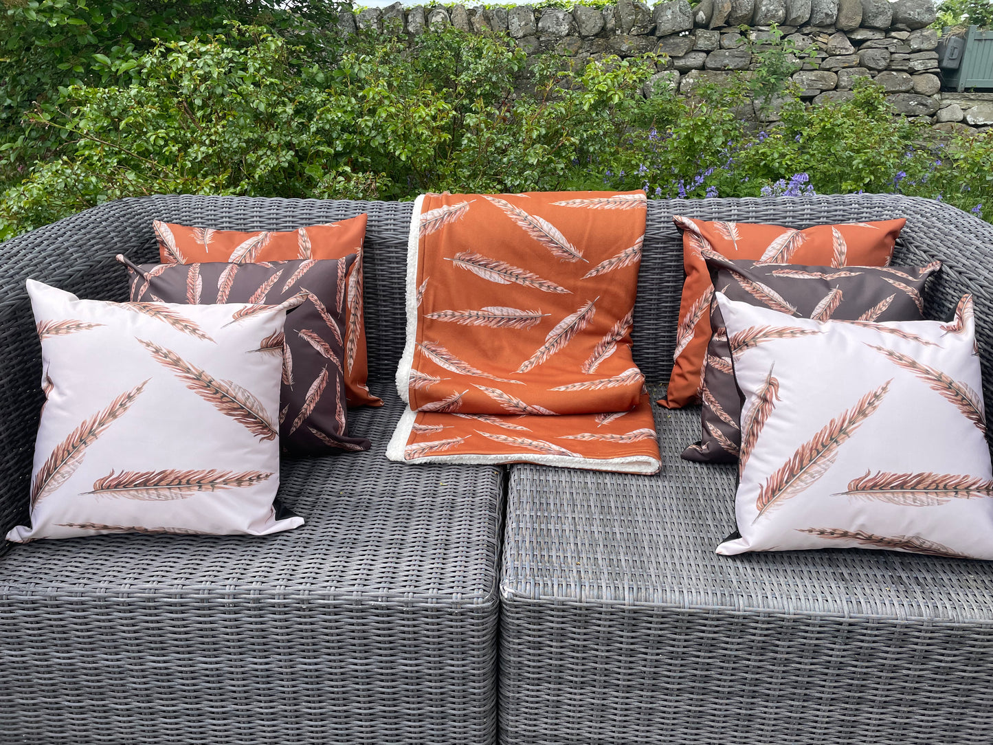 Outdoor Cushion, water repellent in Country Feathers Design