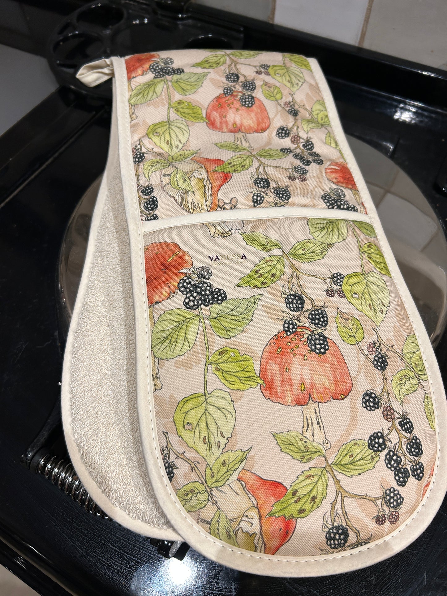 Bramble and Toadstool design oven glove