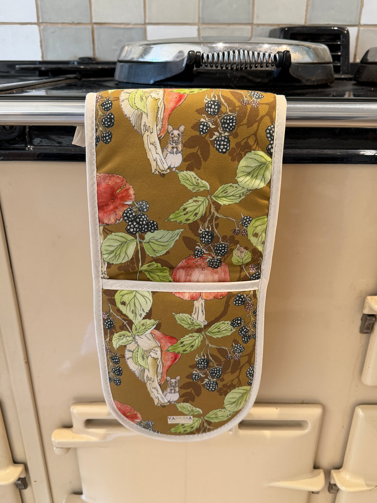 Bramble and Toadstool design oven glove