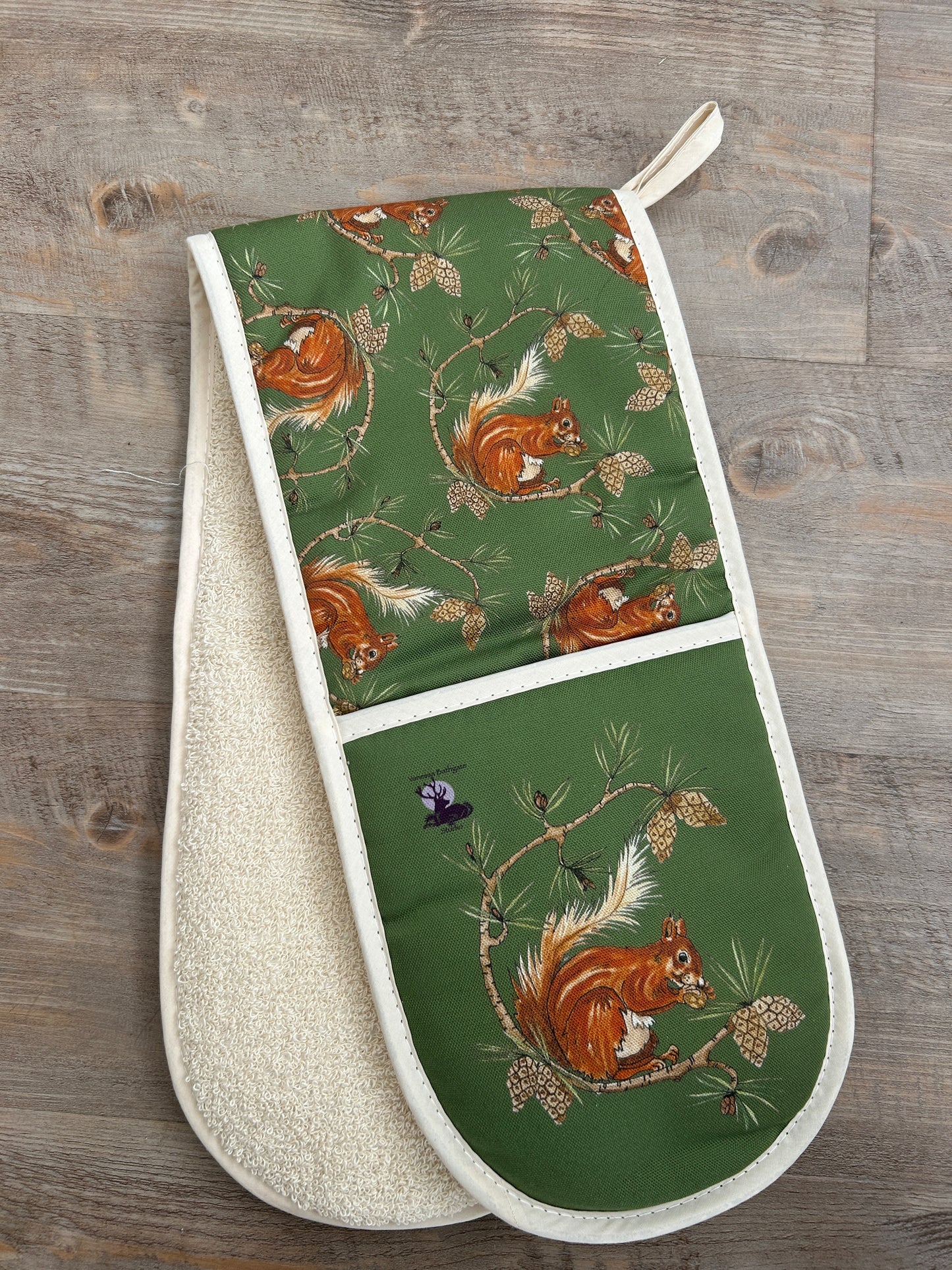 Red Squirrel Design Double Oven Glove