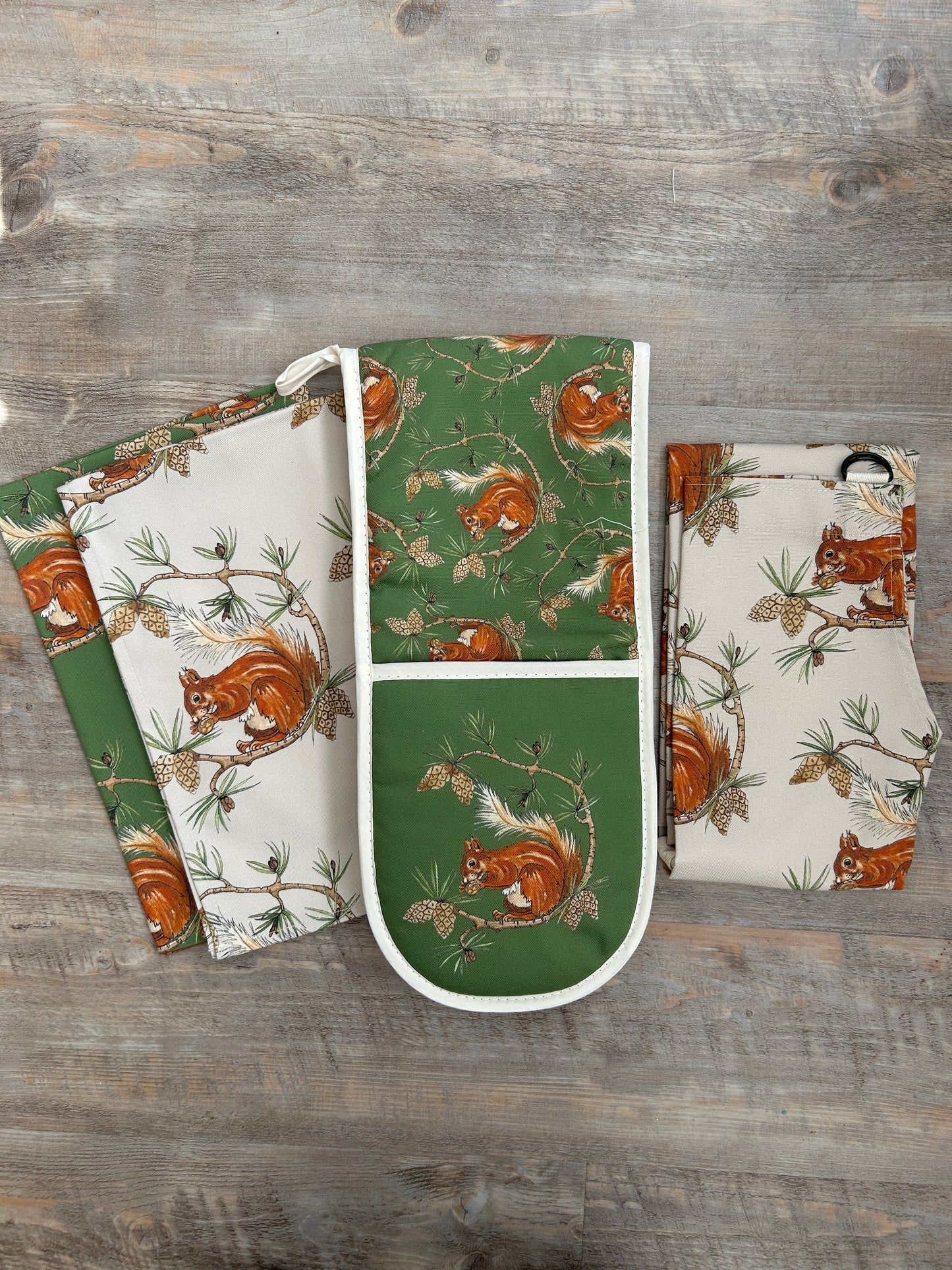 Red Squirrel Design Double Oven Glove