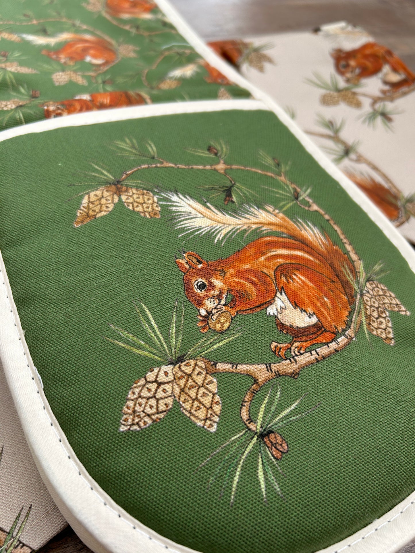 Red Squirrel Design Double Oven Glove