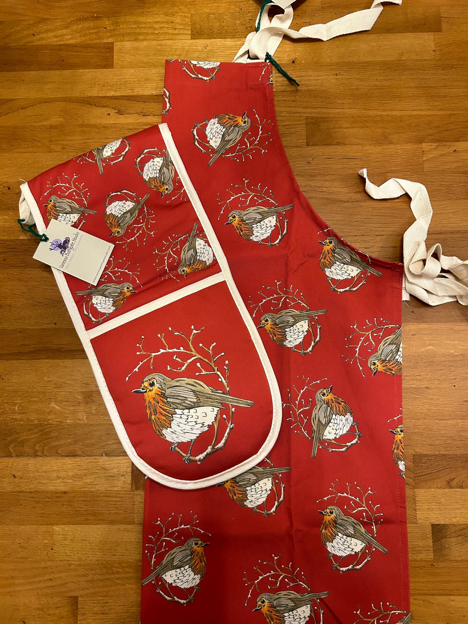 Oven Glove and Apron with red robin design