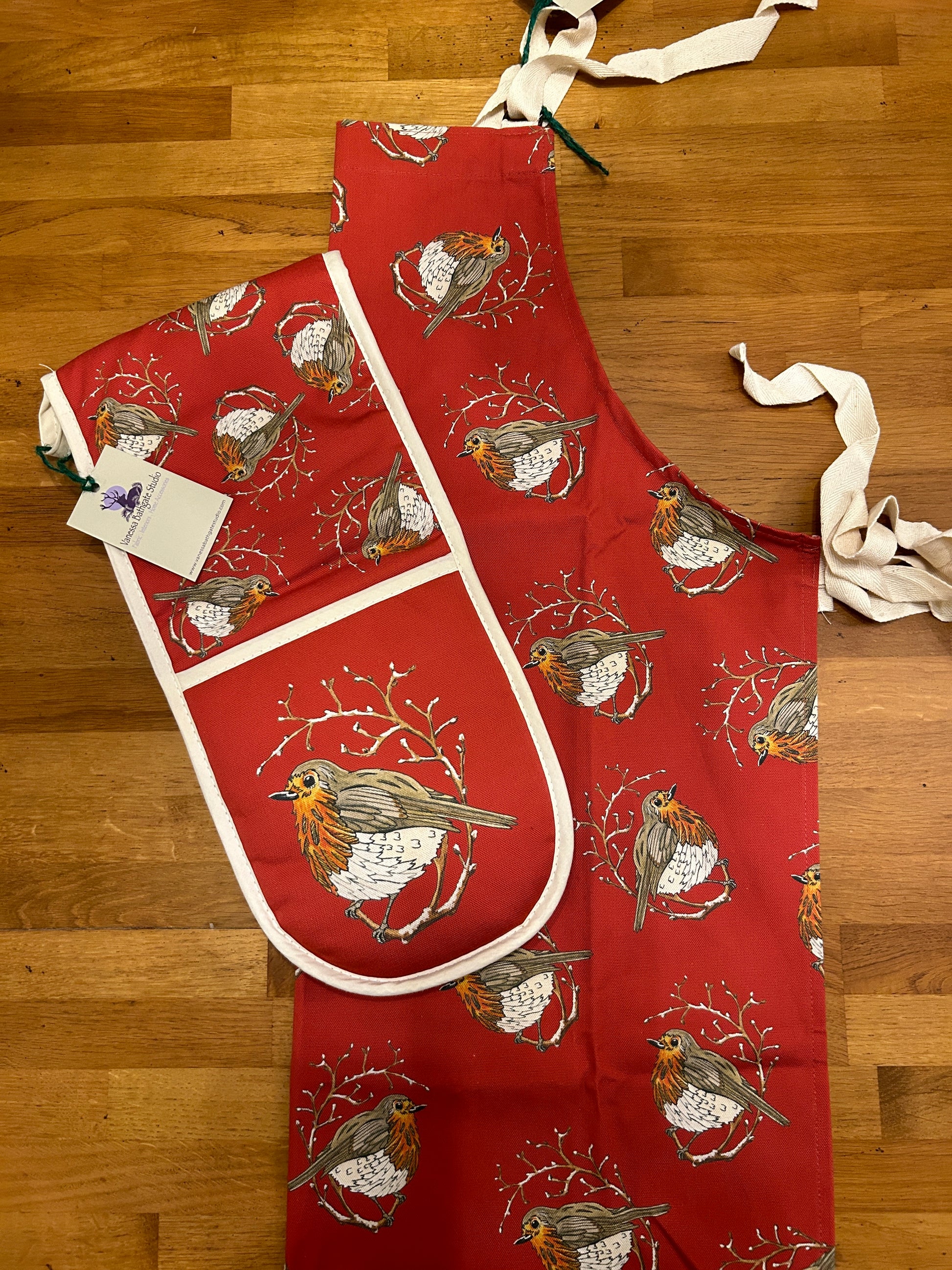 Oven Glove and Apron with red robin design